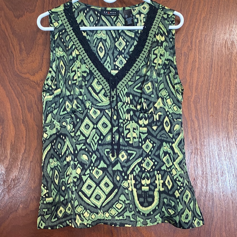 Access women’s size large top